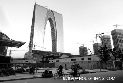 苏州秋裤楼交付难:建筑可行性论证不足 贪大求