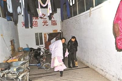 北京一废弃鱼塘暗藏188间群租房 地下建9条街