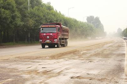 巴夫洛济南临港物流园工程撒漏扬尘严重影响环