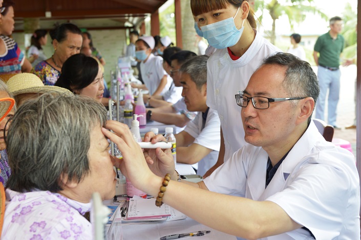 上海交大医学院专家团深入文昌鲁能山海天开展