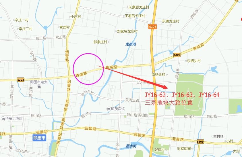 从位置上看,这三宗地均位于即墨青岛汽车产业新城规划范围内,紧邻一汽大众(青岛)华东生产基地,原为龙泉街道玉石头村,根据规划,将建设安置区项目。 据悉,青岛汽车产业新城以一汽-大众的落户为契机,对龙泉街道玉石头村、大寨村、小寨村,北安街道杨家演泉村、刘家演泉村、何家演泉村、吕家演泉村7个村庄进行了整体搬迁,并规划建设了龙泉玉石头安置区、北安演泉安置区。目前,两个安置区均已开工建设,部分楼座已经封顶,预计2018年实现村民回迁。 目前龙泉玉石头安置区小学已开工建设,争取在村民回迁的同时学校启用。