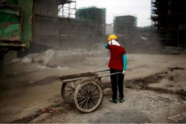组图:很心酸 那些在中国建筑工地上的女人们