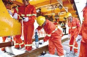 杭黄铁路昨日开始铺轨 2018年建成通车 --凤凰