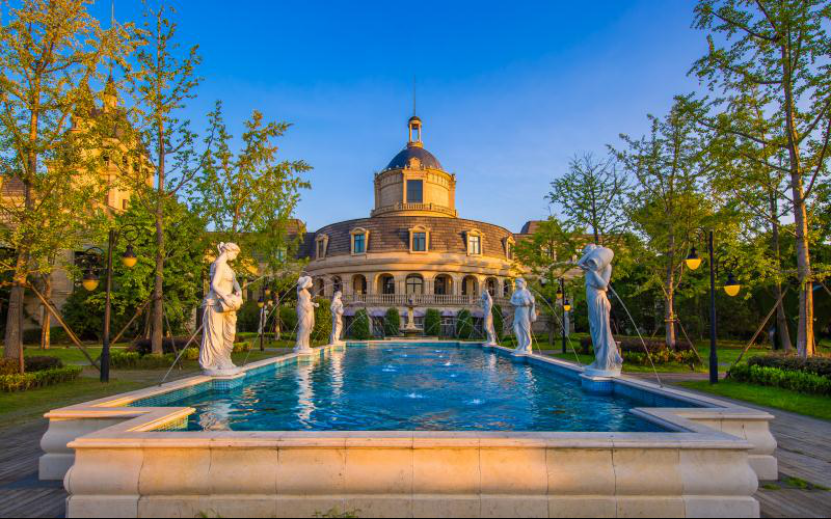 一日游八国 全新现象级度假作品已成形 记者亲