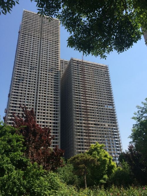 名门广场天津水岸银座位于河东区十二经路与海河东路交口,紧邻海河