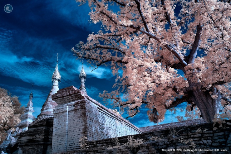 摄影师红外镜头下古建筑的神秘色彩(组图)