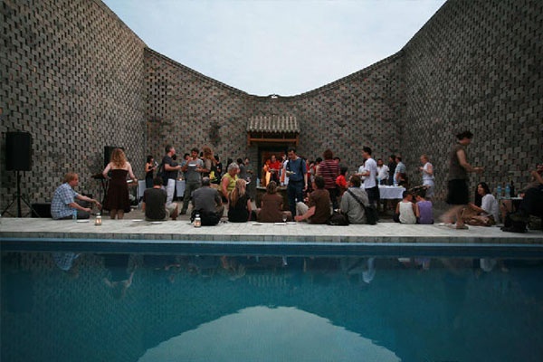 在马清运的想象中,这个三层楼民房,会是一个自给自足的空间,有农民,有