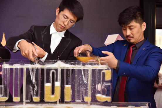 驻酒结束后澳洲金鼎集团创始人尹刚带领大家一同举杯,感谢各位领导及