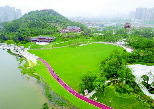 俯瞰贵阳市泉湖公园一角