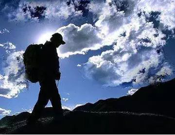 本来会成为飞机设计师的徒步行者有人因此选择背起行囊远行,有人因此