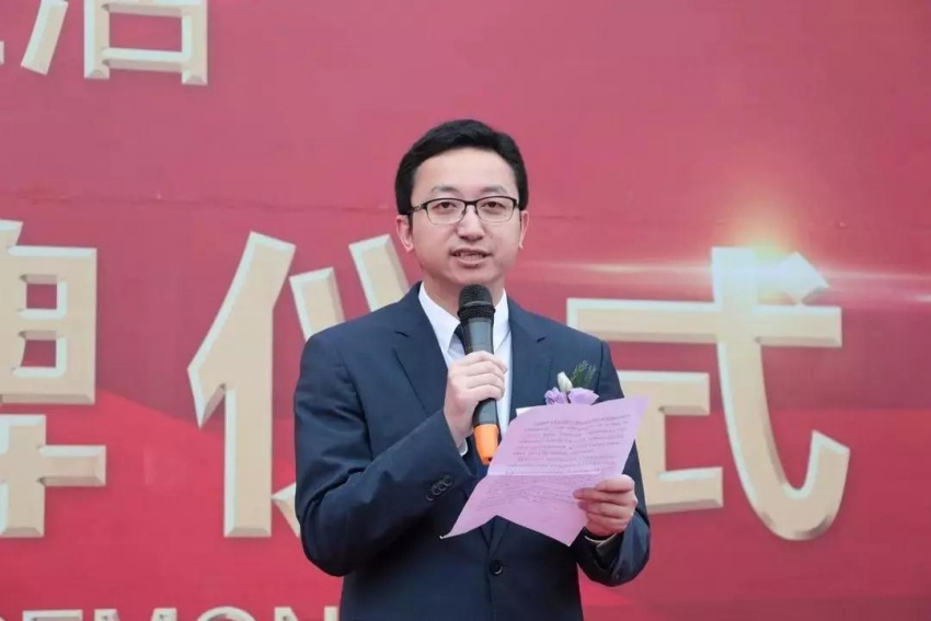 揭牌仪式上,雅生活集团首席财务官李大龙指出,龙创集团所开发项目在