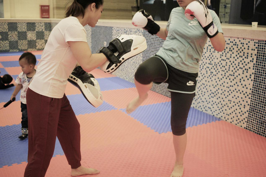 亲子互动拳击课堂在融创九棠府示范区内欢乐开启