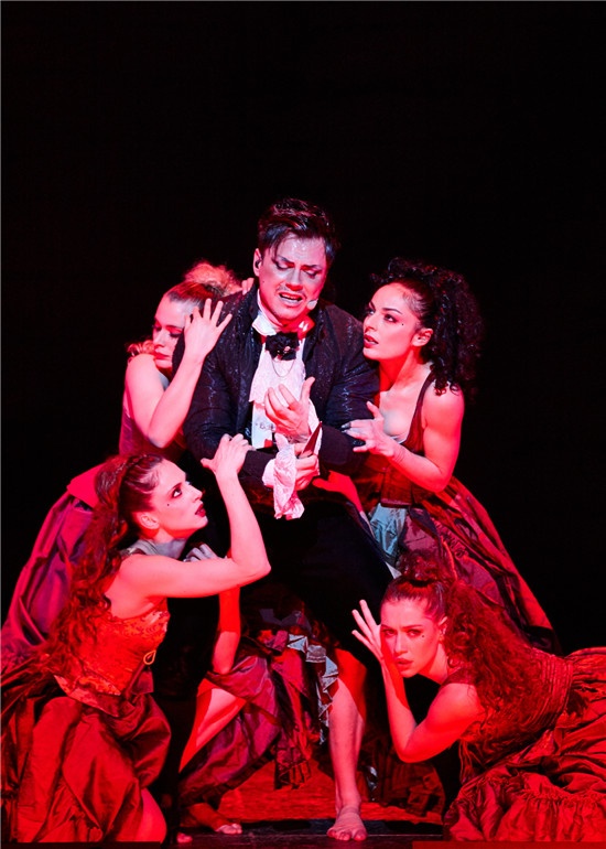 别样方式致敬莫扎特 法语音乐剧《摇滚莫扎特》"点燃"津门