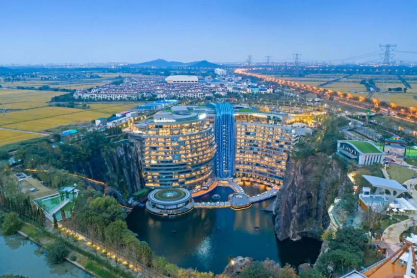 探秘网红深坑酒店|感受地平线下88米的夜晚