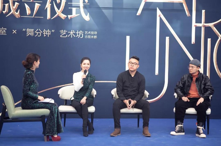 主持人采访了著名笑星,歌星王洋,著名主持人尼加德,青年舞蹈家玉素普