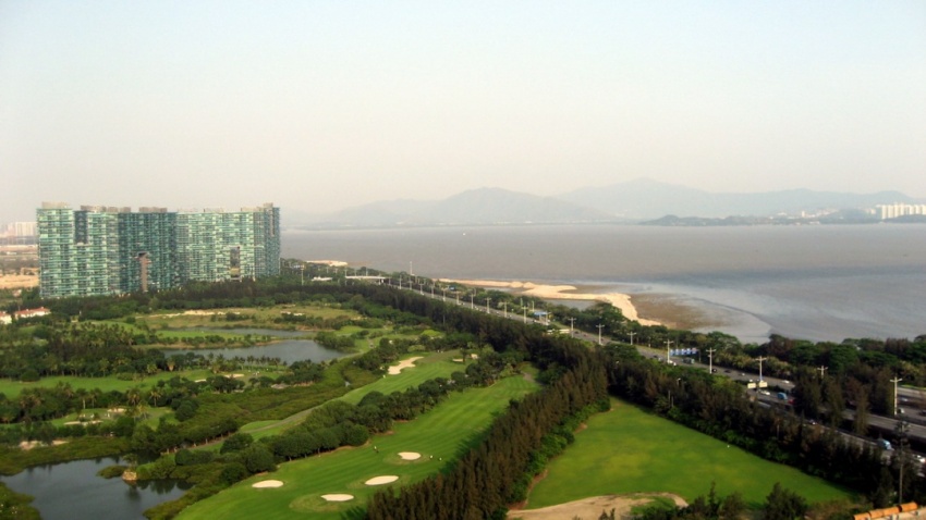 红树西岸自2005年12000元/㎡到2017年120000元/㎡,房价增长幅度9倍之