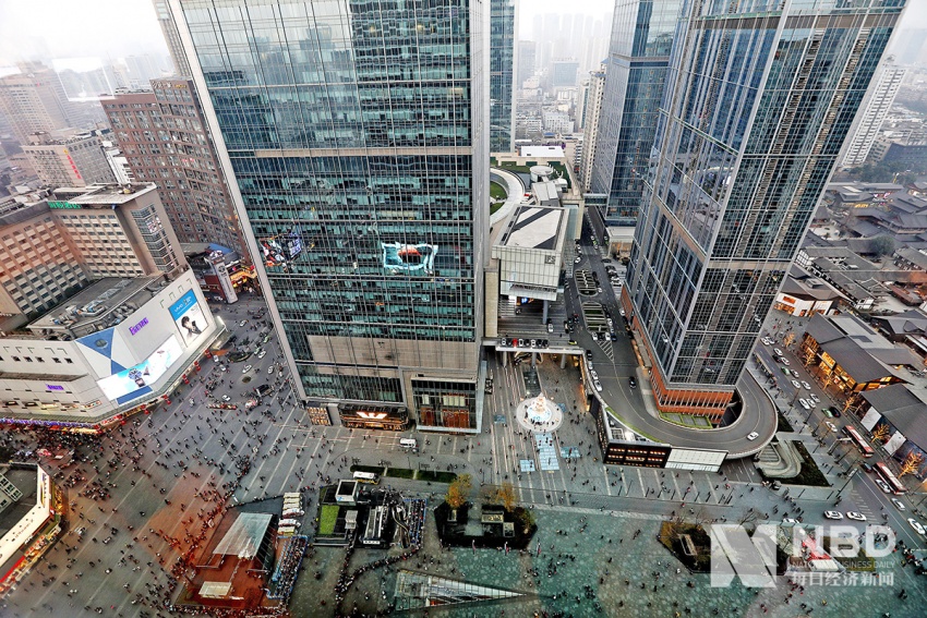 成都红星路步行街商圈  图片来源:每经资料图片