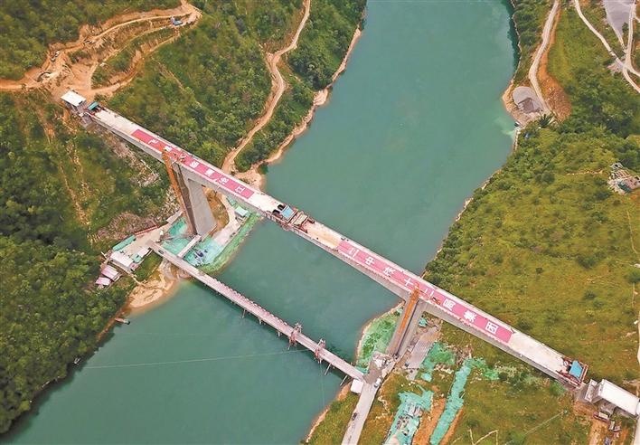 大临铁路澜沧江双线大桥顺利合龙