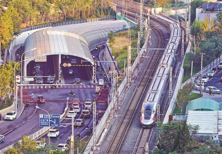 图为轨道交通大兴国际机场线草桥站