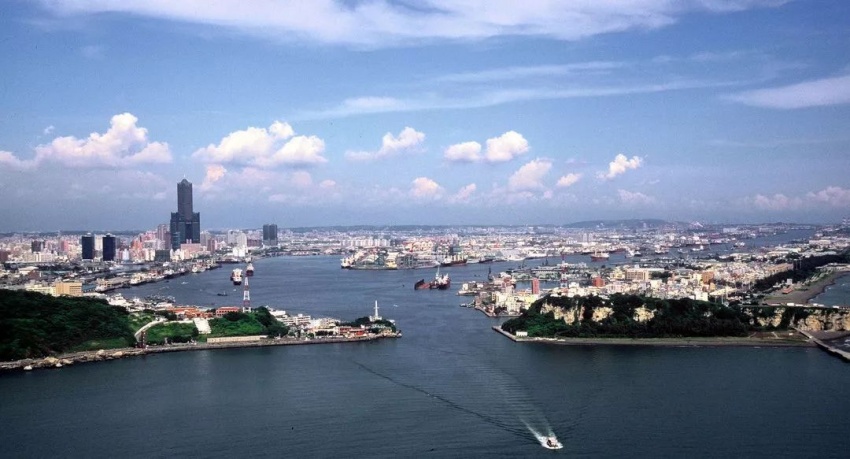 高雄港,图源网络顺应城市经济社会发展的趋势,未来水东港将逐渐由