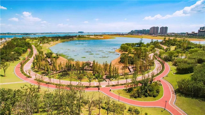 九龙湖公园实景图生态环境方面:项目东侧(望城)滨水公园已建成,周边
