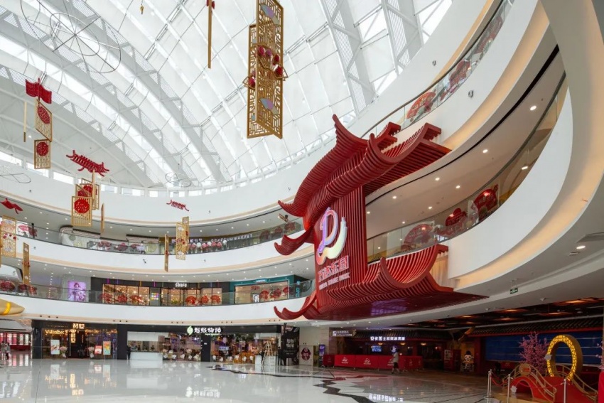 南京万达茂记者:j2厚华设计是知名商业跟酒店品牌设计标准的制造者,在