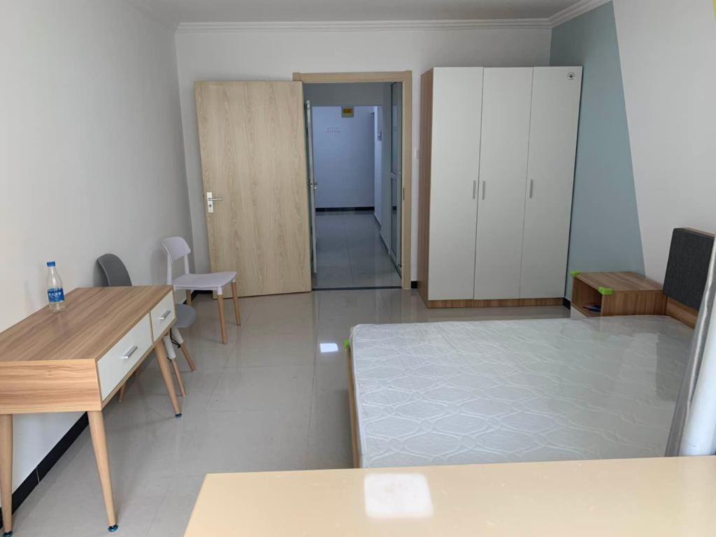 公主坟一号线翠微大厦后边翠微教工楼低楼层一居室采光好随时签约