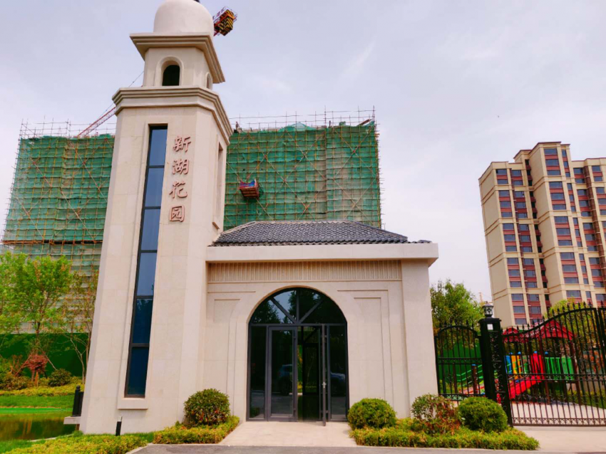 进到售楼处,看了看区位图,新湖花园属张店区,在淄博新区与原经开区的